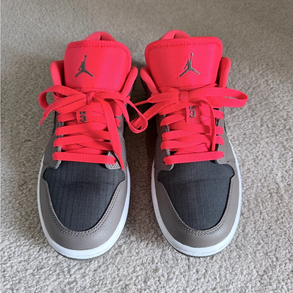 Air Jordan 1 Low - Newsprint and Bright Crimson - Picture 2 of 6
